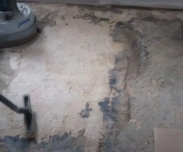 Jak usunąć folię z papy - proste sposoby na skuteczne odklejanie